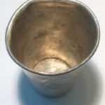 Na zdjęciu: kieliszek kiduszowy / Muzeum Regionalne w Pińczowie