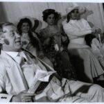 07.05.1994 Kielce.  Teatr im. Stefana Żeromskiego. Spektakl Miłość na Krymie. Na zdjęciu: Edward Kusztal, Anna Skaros, Dorota Stępień, Violetta Zmarlak / Urszula Karpińska / Instytut Teatralny