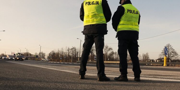 W długi weekend policjanci będą sprawdzać m.in. trzeźwość kierowców i sposób przewożenia dzieci