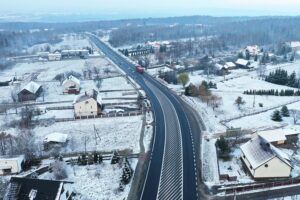 30.11.2020 Mniów. Droga krajowa nr 74 na odcinku Mniów - Kielce. DK 74 / Jarosław Kubalski / Radio Kielce