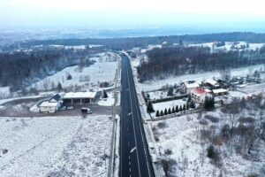 30.11.2020 Mniów. Droga krajowa nr 74 na odcinku Mniów - Kielce. DK 74 / Jarosław Kubalski / Radio Kielce