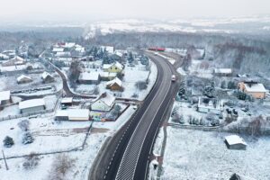 30.11.2020 Mniów. Droga krajowa nr 74 na odcinku Mniów - Kielce. DK 74 / Jarosław Kubalski / Radio Kielce