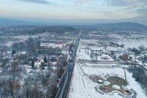 30.11.2020 Bobrza. Droga krajowa nr 74 na odcinku Mniów - Kielce. DK 74 / Jarosław Kubalski / Radio Kielce