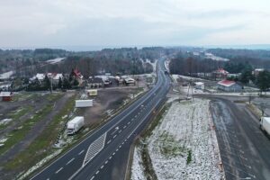 30.11.2020 Miedziana Góra.Droga krajowa nr 74 na odcinku Mniów - Kielce. DK 74 / Jarosław Kubalski / Radio Kielce