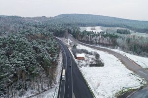 30.11.2020 Miedziana Góra.Droga krajowa nr 74 na odcinku Mniów - Kielce. DK 74 / Jarosław Kubalski / Radio Kielce