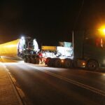 14.03.2021 Transport elektrowni wiatrowej na trasie Cedzyna - Wysoki Małe / Jarosław Kubalski / Radio Kielce