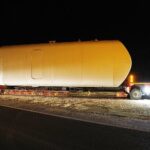 14.03.2021 Transport elektrowni wiatrowej na trasie Cedzyna - Wysoki Małe / Jarosław Kubalski / Radio Kielce