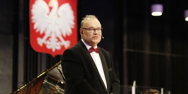 08.03.2021 Kielce. Koncert „Z zachwytu dla Pań" w Zespole Państwowych Szkół Muzycznych w Kielcach. Dyrektor szkoły Artur Jaroń / Jarosław Kubalski / Radio Kielce