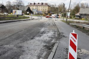 27.04.2021 Skarżysko-Kamienna. Przebudowa alei Józefa Piłsudskiego i wiaduktu nad torami / Jarosław Kubalski / Radio Kielce