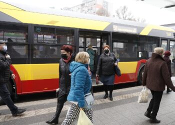 30.03.2021 Kielce. Ulica Żytnia. Autobus MPK / Jarosław Kubalski / Radio Kielce