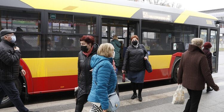 30.03.2021 Kielce. Ulica Żytnia. Autobus MPK / Jarosław Kubalski / Radio Kielce