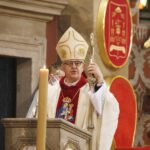 01.04.2021 Kielce. Wielki Czwartek. Msza Święta Krzyżma w Bazylice Katedralnej w Kielcach. Biskup Jan Piotrowski / Jarosław Kubalski / Radio Kielce