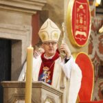 01.04.2021 Kielce. Wielki Czwartek. Msza Święta Krzyżma w Bazylice Katedralnej. Biskup Jan Piotrowski / Jarosław Kubalski / Radio Kielce