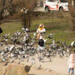 04.04.2021 Kielce. Spacer w parku miejskim / Jarosław Kubalski / Radio Kielce