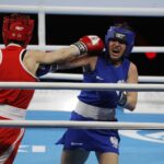 13.04.2021. Kielce. Młodzieżowe Mistrzostwa Świata Kobiet i Mężczyzn w Boksie. Na zdjęciu: walka 1/16 finału 54kg: Karolina Ampulska (Polska) (niebieski strój) vs. Vilte Savickaite (Litwa) / Jarosław Kubalski / Radio Kielce