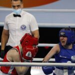 13.04.2021. Kielce. Młodzieżowe Mistrzostwa Świata Kobiet i Mężczyzn w Boksie. Na zdjęciu: walka 1/16 finału 54kg: Karolina Ampulska (Polska) (niebieski strój) vs. Vilte Savickaite (Litwa) / Jarosław Kubalski / Radio Kielce