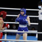 13.04.2021. Kielce. Młodzieżowe Mistrzostwa Świata Kobiet i Mężczyzn w Boksie. Na zdjęciu: walka 1/16 finału 60kg: Izabela Rozkoszek (Polska, niebieski strój) vs. Daniela Golino (Włochy)