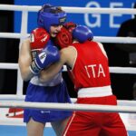 13.04.2021. Kielce. Młodzieżowe Mistrzostwa Świata Kobiet i Mężczyzn w Boksie. Na zdjęciu: walka 1/16 finału 60kg: Izabela Rozkoszek (Polska, niebieski strój) vs. Daniela Golino (Włochy)