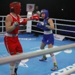 13.04.2021. Kielce. Młodzieżowe Mistrzostwa Świata Kobiet i Mężczyzn w Boksie. Na zdjęciu: walka 1/16 finału 60kg: Izabela Rozkoszek (Polska, niebieski strój) vs. Daniela Golino (Włochy)