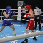 13.04.2021. Kielce. Młodzieżowe Mistrzostwa Świata Kobiet i Mężczyzn w Boksie. Na zdjęciu: walka 1/16 finału 60kg: Izabela Rozkoszek (Polska, niebieski strój) vs. Daniela Golino (Włochy)