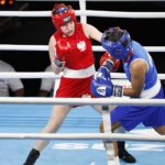 15.04.2021 Kielce. Młodzieżowe Mistrzostwa Świata Kobiet i Mężczyzn w Boksie. Walka: Karolina Ampulska - Polska (strój czerwony) i Maria Jose Martinez Henao - Kolumbia / Jarosław Kubalski / Radio Kielce