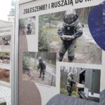 16.04.2021 Kielce. Wzgórze Zamkowe. Otwarcie wystawy "Ryzyko na co dzień - Saperzy z CPdMZ" / Jarosław Kubalski / Radio Kielce