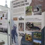 16.04.2021 Kielce. Wzgórze Zamkowe. Otwarcie wystawy "Ryzyko na co dzień - Saperzy z CPdMZ" / Jarosław Kubalski / Radio Kielce