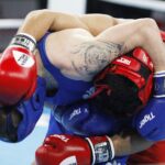 17.04.2021 Kielce. Młodzieżowe Mistrzostwa Świata Kobiet i Mężczyzn w Boksie. Walka:Oliwier Zamojski ( Polska, niebieski strój) - Ankit Narwal ( Indie) / Jarosław Kubalski / Radio Kielce