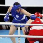 18.04.2021 Kielce. Młodzieżowe Mistrzostwa Świata Kobiet i Mężczyzn w Boksie. Walka:Oliwia Toborek ( Polska, strój niebieski) - Tatiana Bogdanowa ( Rosja ) / Jarosław Kubalski / Radio Kielce