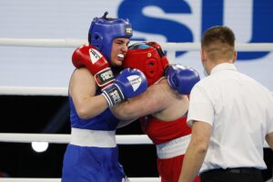 18.04.2021 Kielce. Młodzieżowe Mistrzostwa Świata Kobiet i Mężczyzn w Boksie. Walka:Oliwia Toborek ( Polska, strój niebieski) - Tatiana Bogdanowa ( Rosja ) / Jarosław Kubalski / Radio Kielce