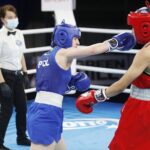 19.04.2021 Kielce. Młodzieżowe Mistrzostwa Świata Kobiet i Mężczyzn w Boksie. Walka: Dominika Karolina Ampulska ( Polska, niebieski strój) - Aishagul Yeleubayeva ( Kazachstan ) / Jarosław Kubalski / Radio Kielce