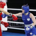 19.04.2021 Kielce. Młodzieżowe Mistrzostwa Świata Kobiet i Mężczyzn w Boksie. Walka: Dominika Karolina Ampulska ( Polska, niebieski strój) - Aishagul Yeleubayeva ( Kazachstan ) / Jarosław Kubalski / Radio Kielce