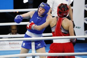 20.04.2021 Kielce. Młodzieżowe Mistrzostwa Świata Kobiet i Mężczyzn w Boksie. Walka: Barbara Marcinkowska ( Polska, strój niebieski ) - Zhasmin Kiztatova ( Kazachstan) / Jarosław Kubalski / Radio Kielce