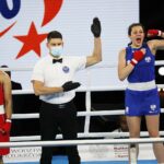 20.04.2021 Kielce. Młodzieżowe Mistrzostwa Świata Kobiet i Mężczyzn w Boksie. Walka: Barbara Marcinkowska ( Polska, strój niebieski ) - Zhasmin Kiztatova ( Kazachstan) / Jarosław Kubalski / Radio Kielce
