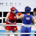 20.04.2021 Kielce. Młodzieżowe Mistrzostwa Świata Kobiet i Mężczyzn w Boksie. Walka: Martyna Jancelewicz ( Polska, strój czerwony ) - Busra Isildar ( Turcja ) / Jarosław Kubalski / Radio Kielce