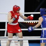 20.04.2021 Kielce. Młodzieżowe Mistrzostwa Świata Kobiet i Mężczyzn w Boksie. Walka: Martyna Jancelewicz ( Polska, strój czerwony ) - Busra Isildar ( Turcja ) / Jarosław Kubalski / Radio Kielce