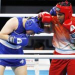 20.04.2021 Kielce. Młodzieżowe Mistrzostwa Świata Kobiet i Mężczyzn w Boksie. Walka: Oliwia Toborek ( Polska, strój niebieski ) - Tarannu Alfiya Pathan ( Indie ) / Jarosław Kubalski / Radio Kielce