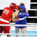 20.04.2021 Kielce. Młodzieżowe Mistrzostwa Świata Kobiet i Mężczyzn w Boksie. Walka: Oliwia Toborek ( Polska, strój niebieski ) - Tarannu Alfiya Pathan ( Indie ) / Jarosław Kubalski / Radio Kielce