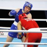 20.04.2021 Kielce. Młodzieżowe Mistrzostwa Świata Kobiet i Mężczyzn w Boksie. Walka: Oliwia Toborek ( Polska, strój niebieski ) - Tarannu Alfiya Pathan ( Indie ) / Jarosław Kubalski / Radio Kielce