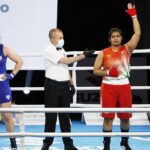 20.04.2021 Kielce. Młodzieżowe Mistrzostwa Świata Kobiet i Mężczyzn w Boksie. Walka: Oliwia Toborek ( Polska, strój niebieski ) - Tarannu Alfiya Pathan ( Indie ) / Jarosław Kubalski / Radio Kielce