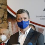 23.04.2021 Kielce. Geopark Świętokrzyski otrzymał certyfikat UNESCO. Konferencja prasowa. Na zdjęciu: Sebastian Nowaczkiewicz - wójt gminy Nowiny / Jarosław Kubalski / Radio Kielce