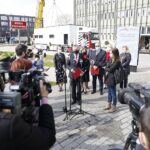 30.04.2021 Kielce. Konferencja przed ŚUW na temat mobilnych punktów szczepień przeciw COVID-19 / Jarosław Kubalski / Radio Kielce