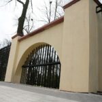 22.04.2021. Kielce. Ogrodzenie Parku Miejskiego / Wiktor Taszłow / Radio Kielce