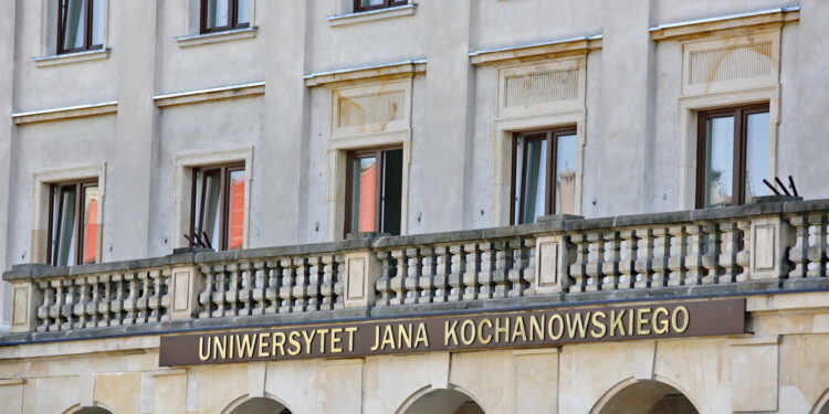 Uniwersytet Jana Kochanowskiego w Kielcach. Rektorat. Nowa elewacja / Marzena Mąkosa / Radio Kielce