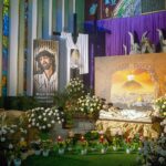 02.04.2021. Groby pańskie w Świętokrzyskiem. Kościół Najświętszej Maryi Panny Saletyńskiej w Ostrowcu Świętokrzyskim / Emilia Sitarska / Radio Kielce