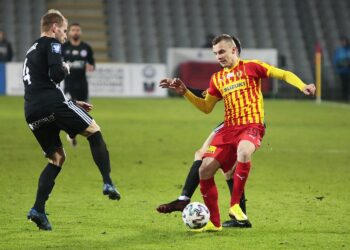 09.03.2020. Kielce. 26. kolejka PKO Ekstraklasy: Korona Kielce - ŁKS Łódź. Na zdjęciu (przy piłce): Dawid Lisowski / Wiktor Taszłow / Radio Kielce