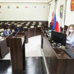 29.01.2021 Kielce. Nadzwyczajna sesja rady miasta w sprawie Młodzieżowego Ośrodka Wychowawczego. Zastępca dyrektora MOW Krystian Wojtkowiak / Jarosław Kubalski / Radio Kielce