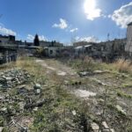 22.04.2021. Kielce. Działka przy ulicy Złotej, na której ma powstać czteropiętrowy budynek z 25 lokalami mieszkalnymi / Wiktor Taszłow / Radio Kielce