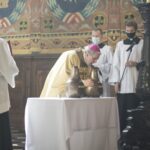 01.04.2021 Sandomierz. Msza krzyżma. Na zdjęciu biskup Krzysztof Nitkiewicz / Ksiądz Wojciech Kania