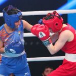 22.04.2021. Kielce. Młodzieżowe Mistrzostwa Świata Kobiet i Mężczyzn w Boksie. Finał wagi muszej (48 kg): Natalia Kuczewska (Polska, czerwony strój) vs. Gitika (Indie, niebieski strój) / Wiktor Taszlow / Radio Kielce